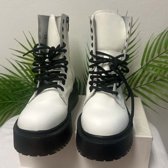Jeffrey Campbell Platform Sopas Lugged Lave Up boots, worn once.Women size : 8.5 - Picture 3 of 10
